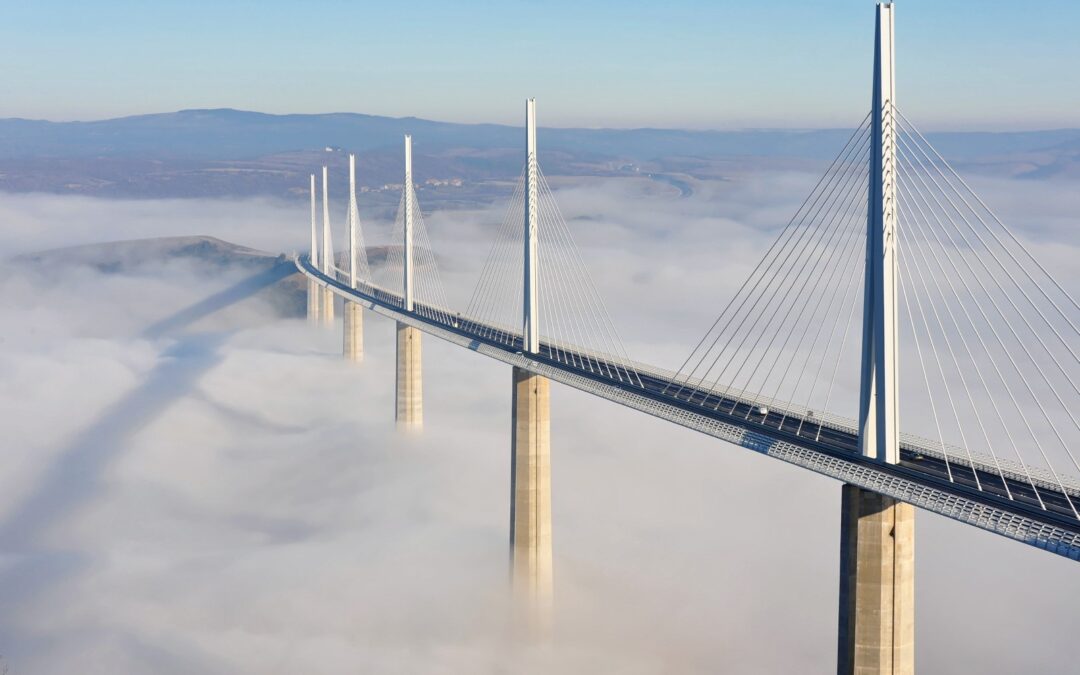 Location longue durée vs Airbnb à Millau : quel choix est le plus rentable en 2026 ?