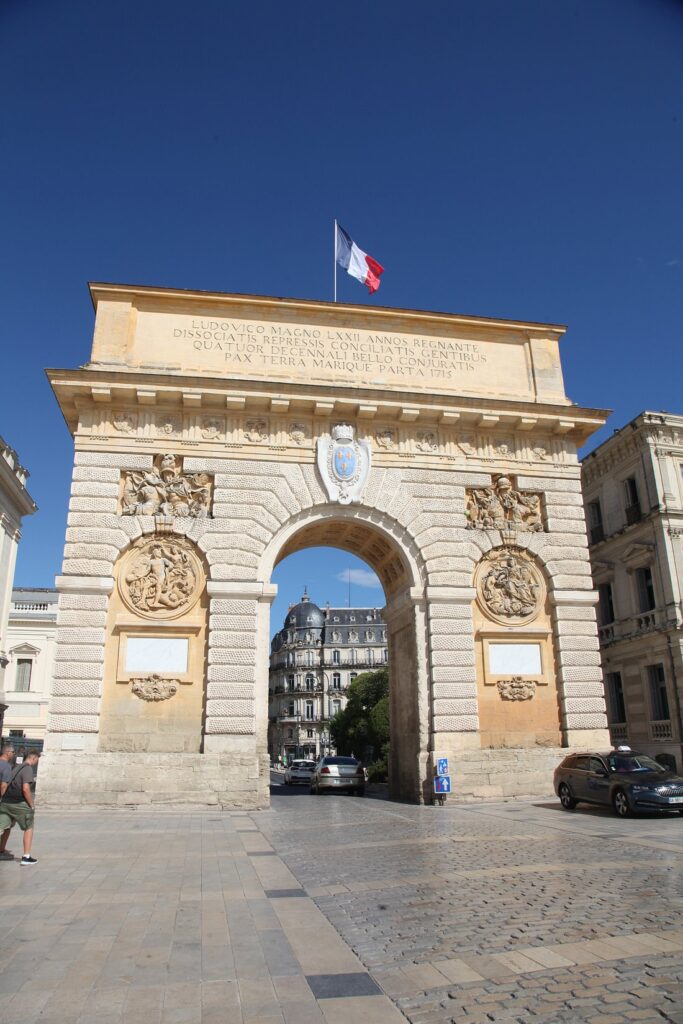 Quartier des Arceaux Montpellier, marché et arcades typiques